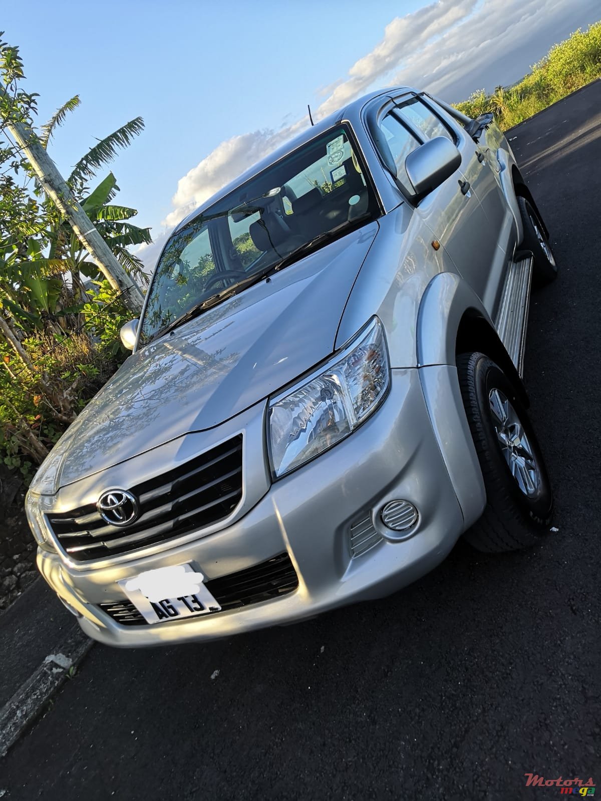 2013' Toyota Hilux 2.5 Turbo photo #2