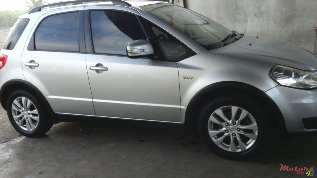 2013' Suzuki SX4 photo #3