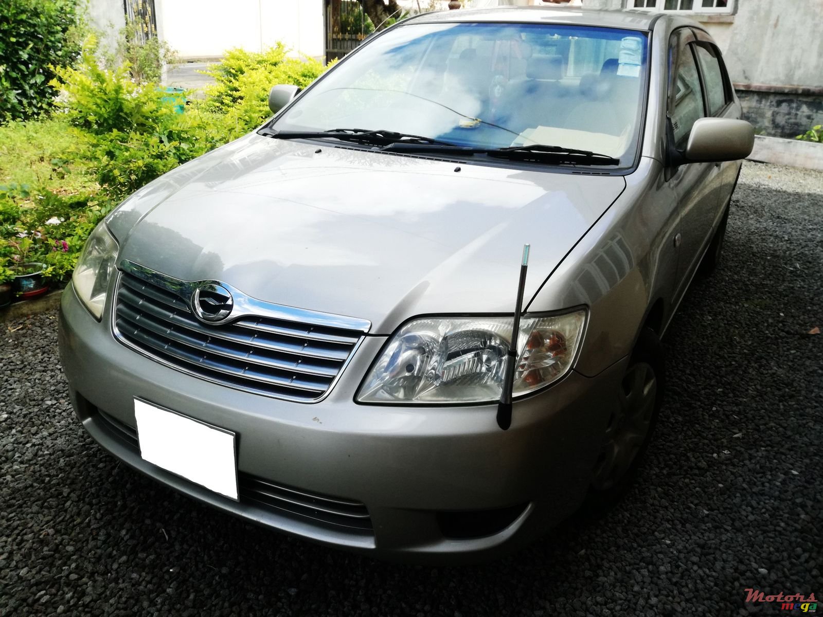 2005' Toyota Corolla photo #2