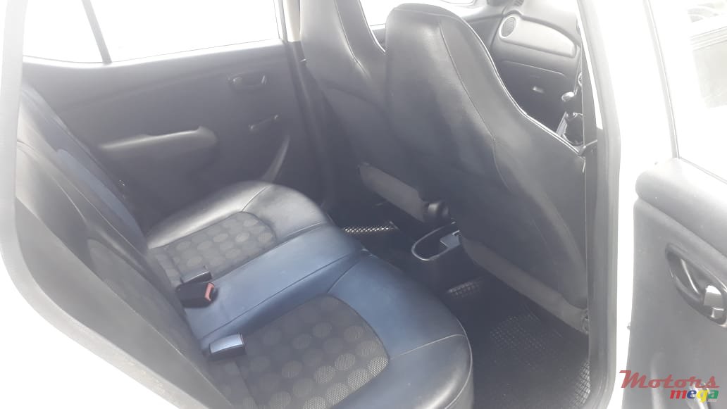 2010' Hyundai i10 photo #4