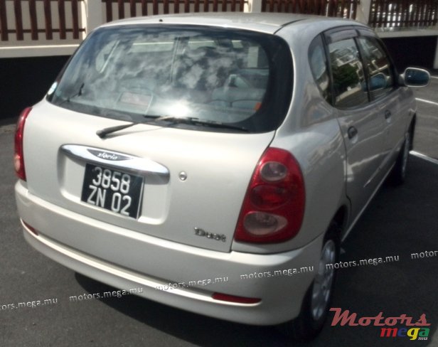 2002' Toyota Duet photo #3