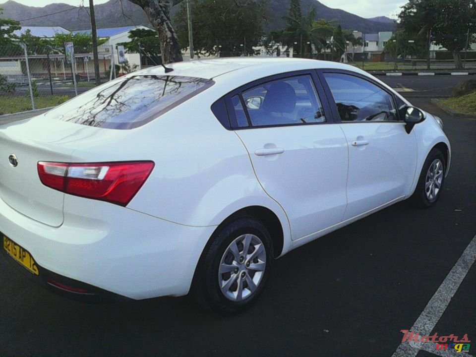 2012' Kia Rio sedan photo #6