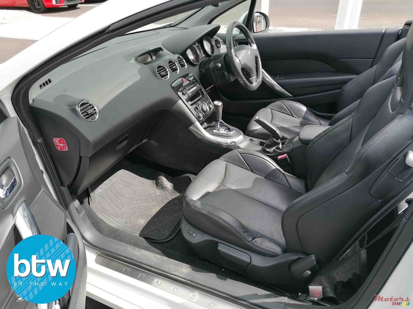 2014' Peugeot 308 cc photo #3