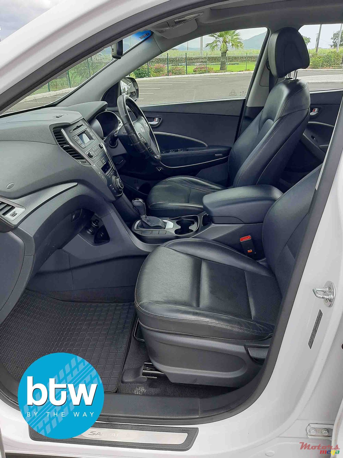 2016' Hyundai Santa Fe photo #5