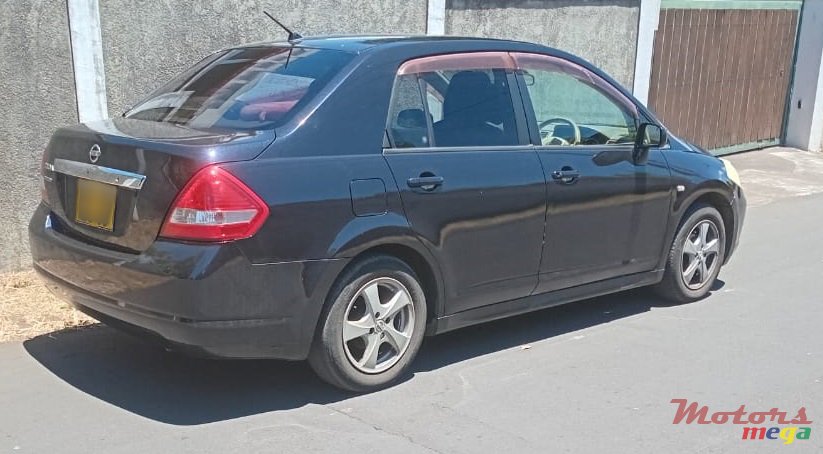 2005' Nissan Tiida photo #2