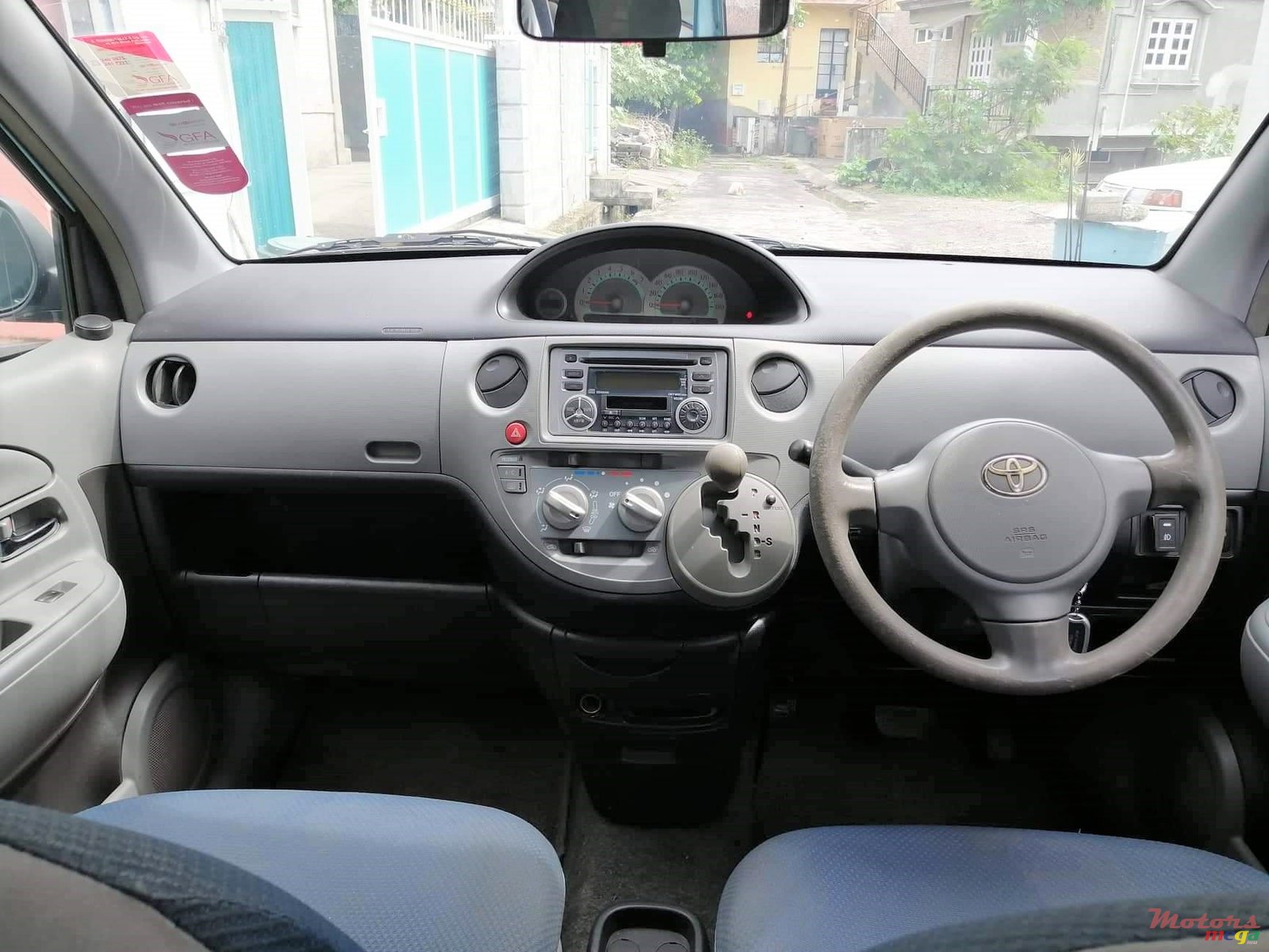 2005' Toyota Sienna photo #4