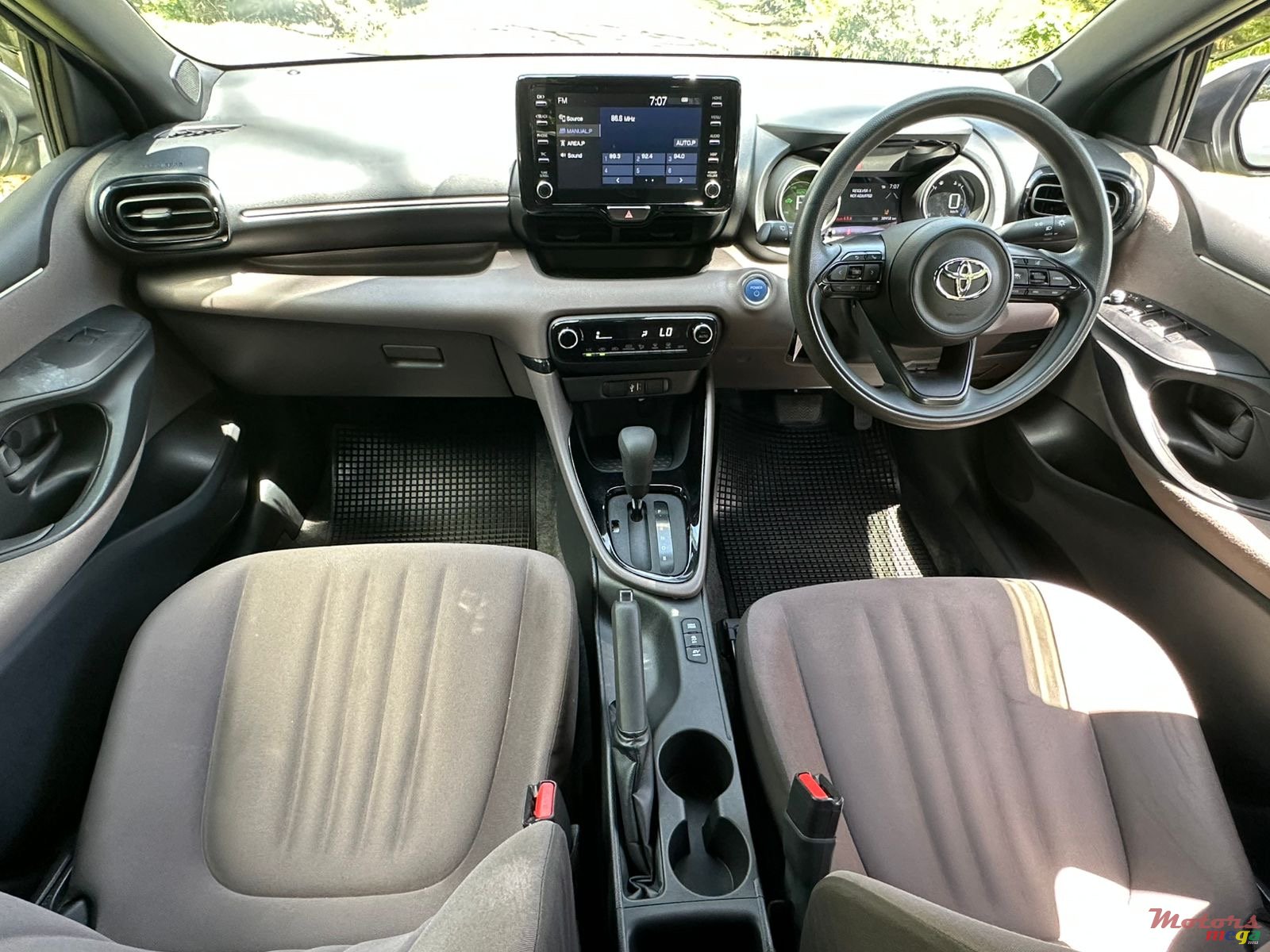 2021' Toyota Yaris photo #6