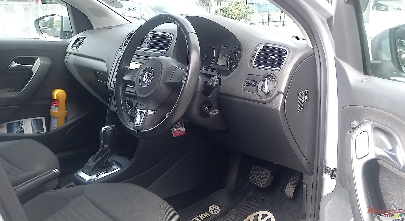 2014' Volkswagen Polo Tsi photo #5