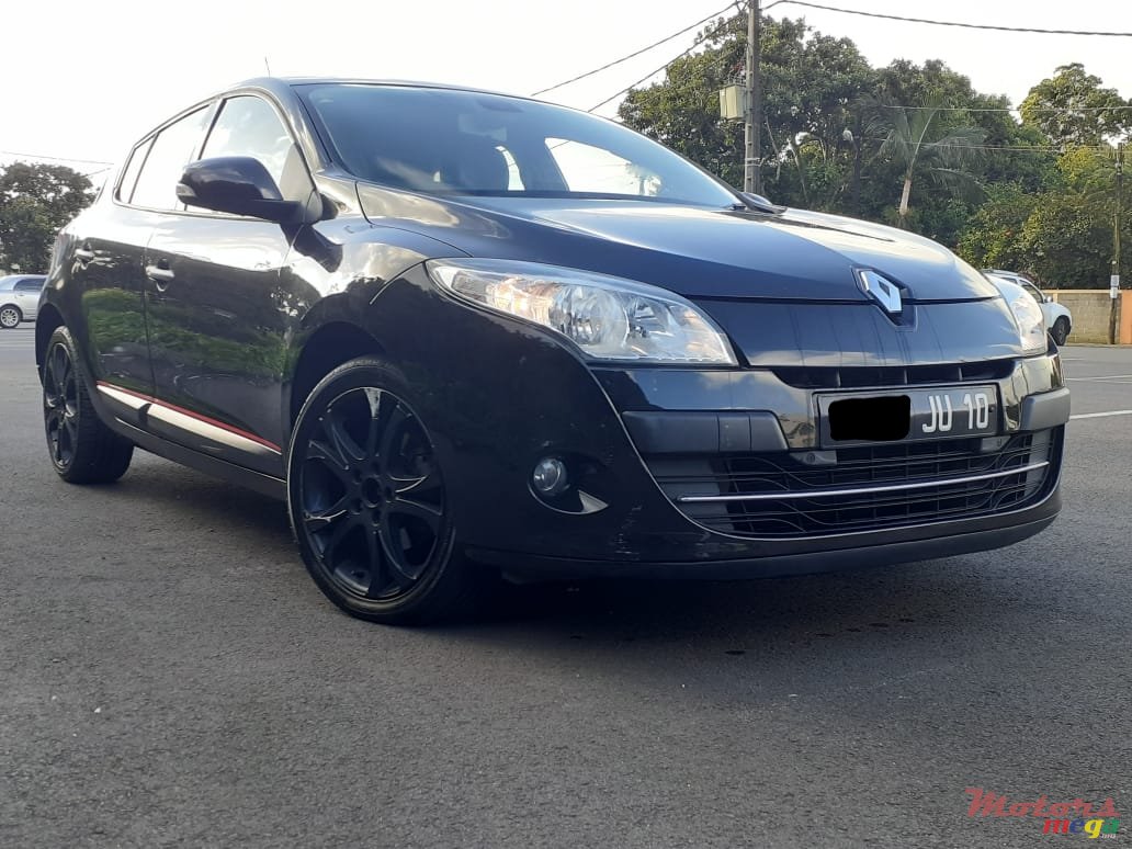 2010' Renault Megane Hatchback photo #5