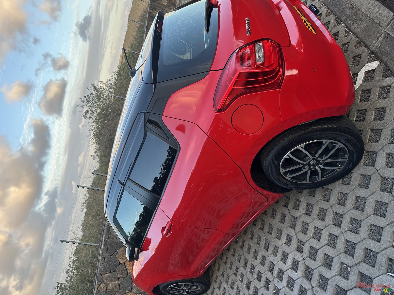 2021' Suzuki Swift photo #2