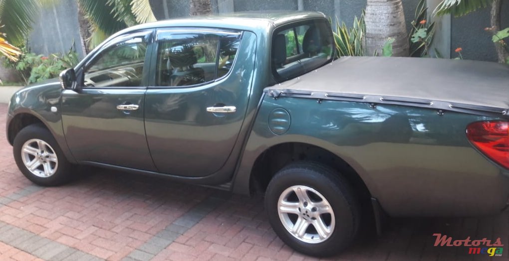 2010' Mitsubishi L 200 original photo #6