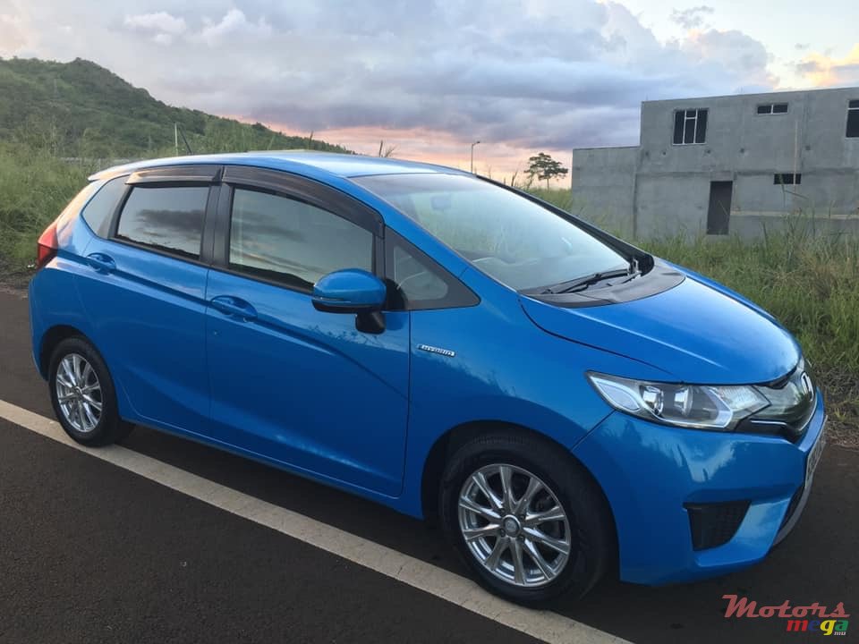 2014' Honda Fit Hybrid photo #2