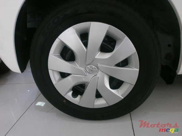 2014' Toyota Vitz Vitz photo #4