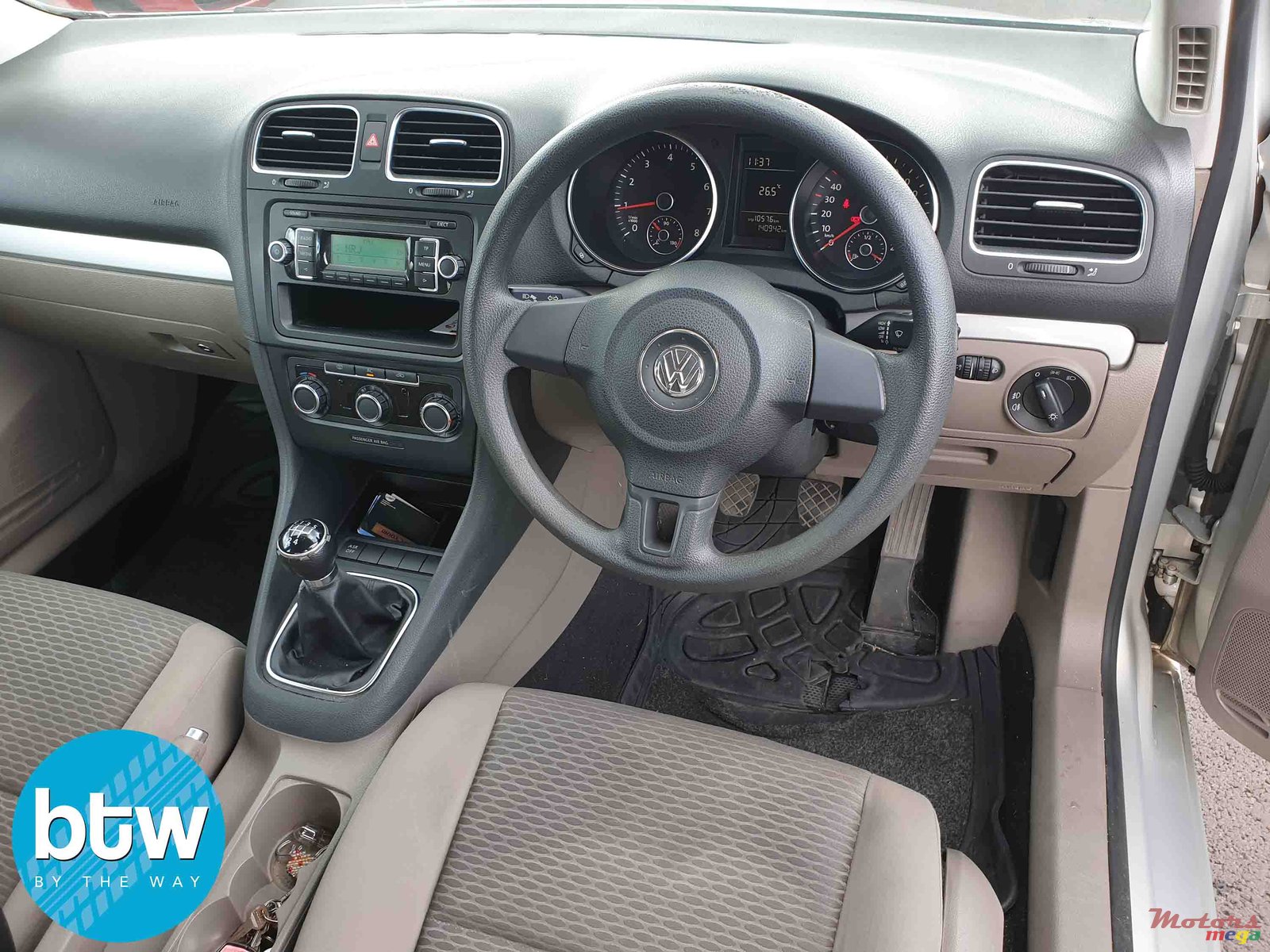 2009' Volkswagen Golf photo #7