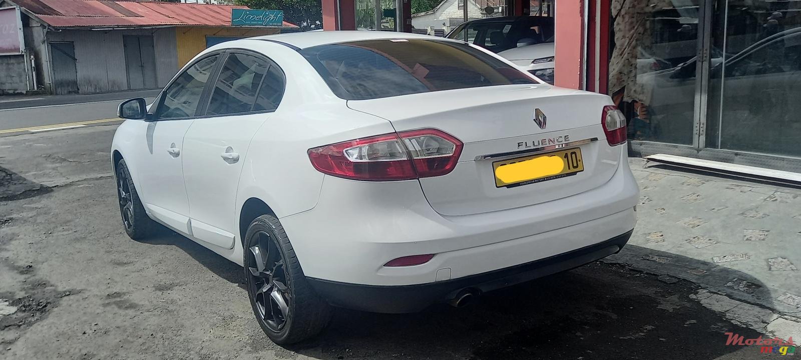 2010' Renault Fluence photo #3