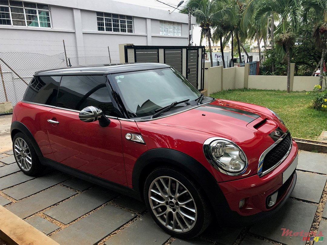 2012' MINI Cooper S photo #3