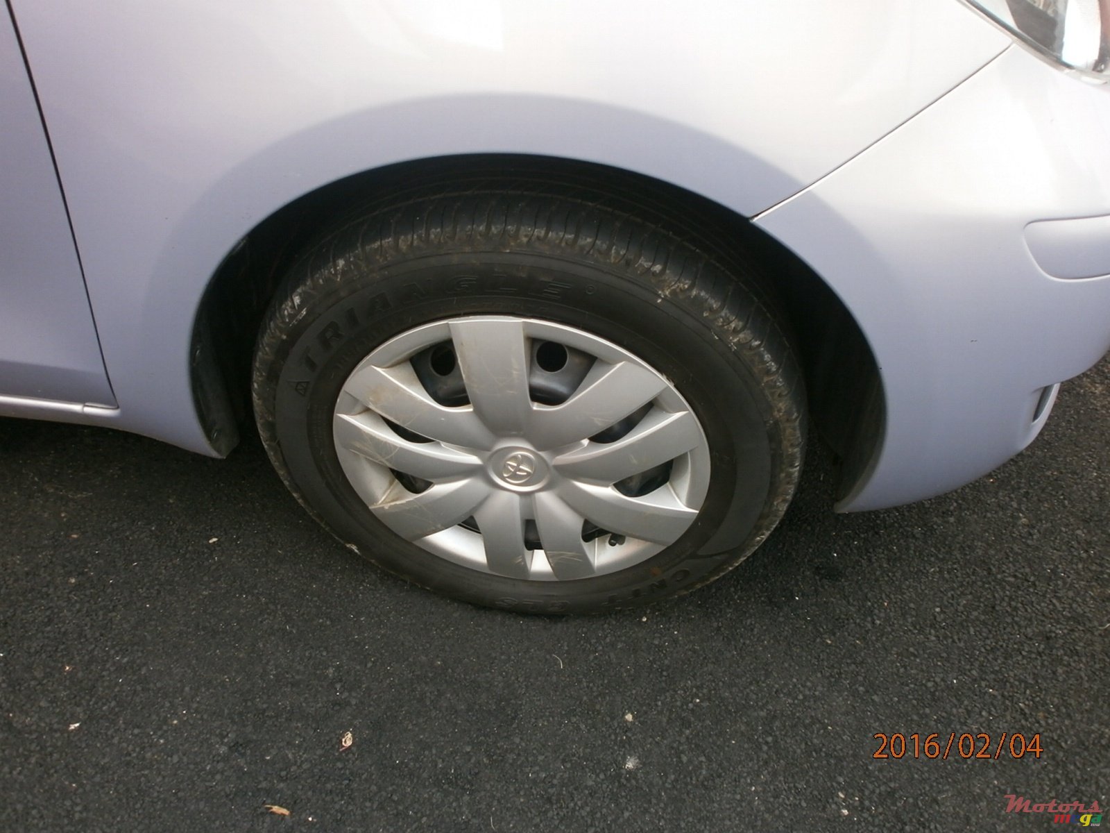 2009' Toyota Vitz photo #7