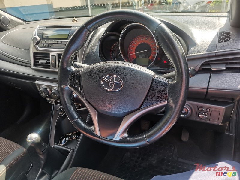 2015' Toyota Yaris Grade G photo #4