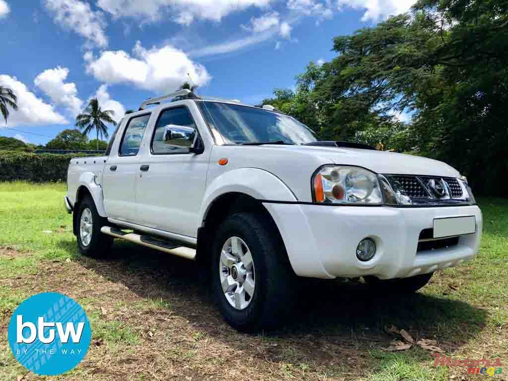 2014' Nissan Hardbody photo #1