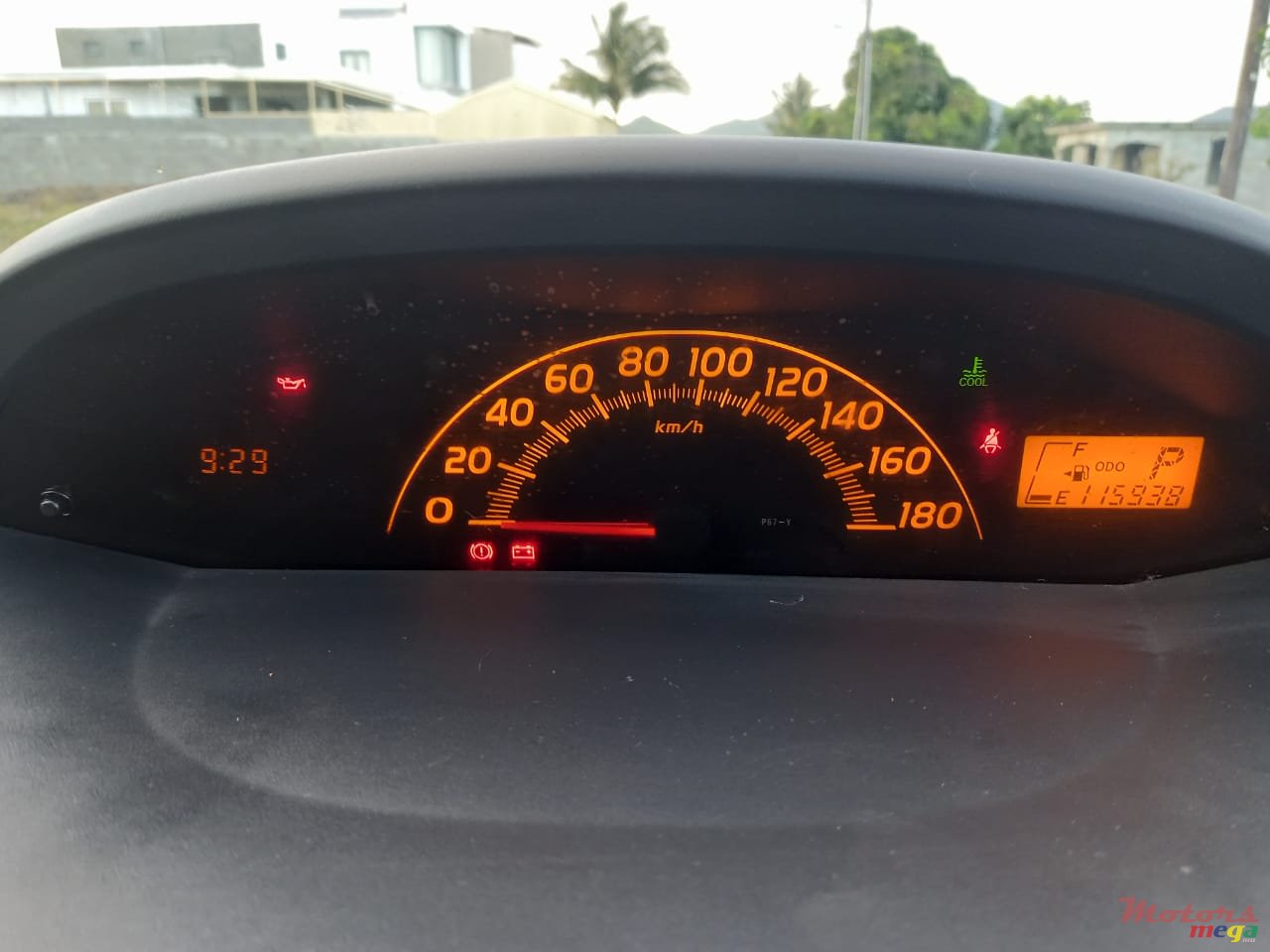 2009' Toyota Vitz photo #2