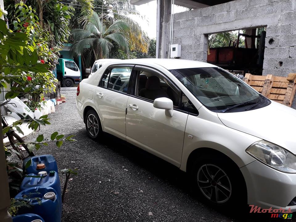 2006' Nissan Tiida photo #2