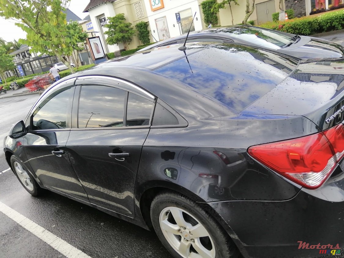 2010' Chevrolet Cruze photo #1