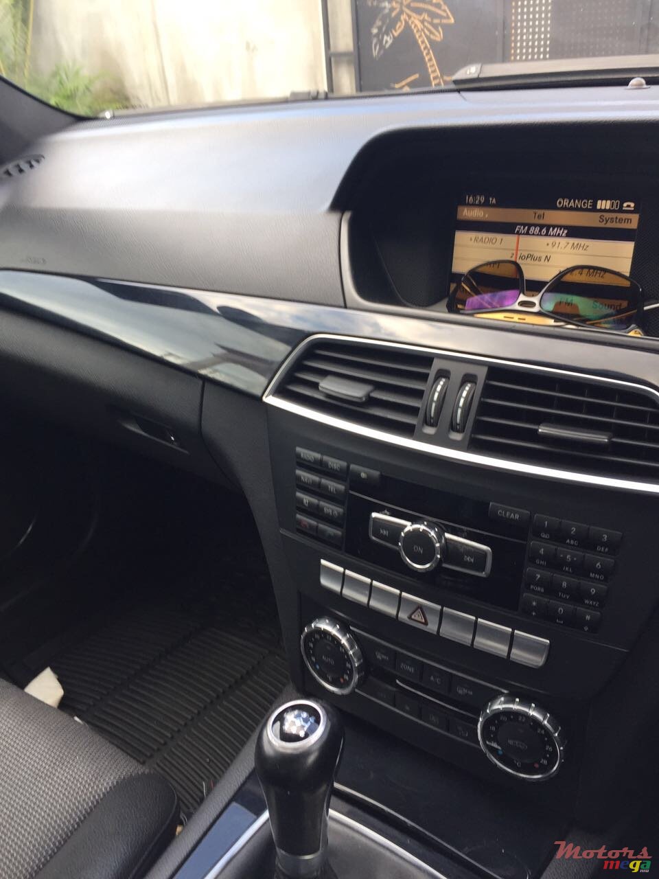 2011' Mercedes-Benz C-Class photo #5