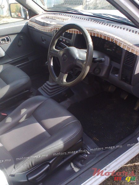 2002' Nissan Hardbody 2x4 photo #3