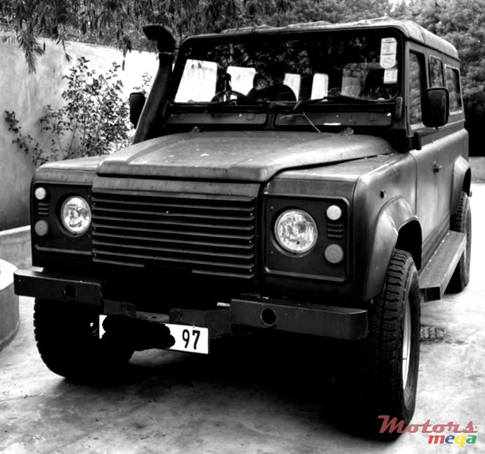 1997' Land Rover Defender 110 photo #1