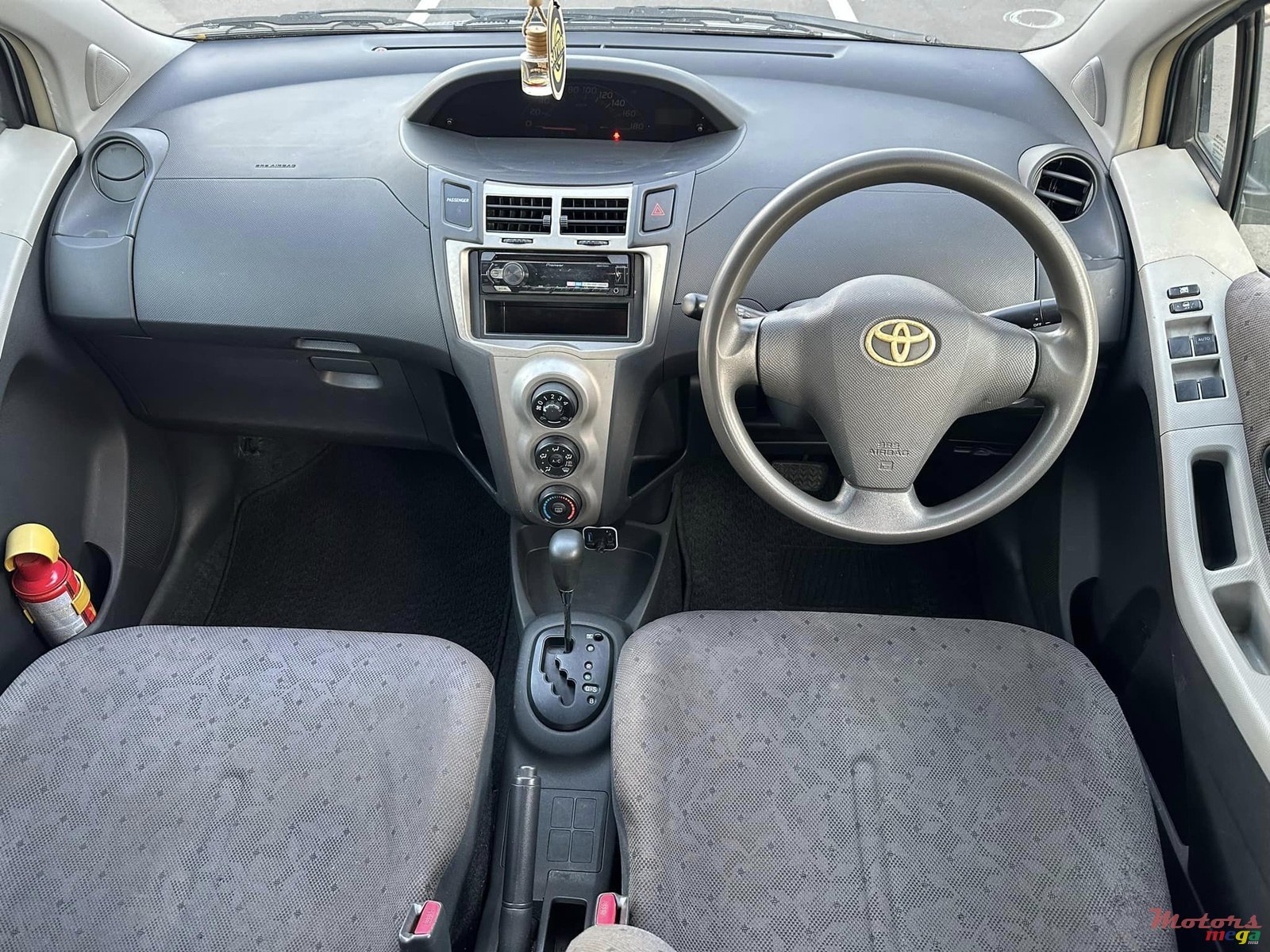 2008' Toyota Vitz 1.3L photo #5