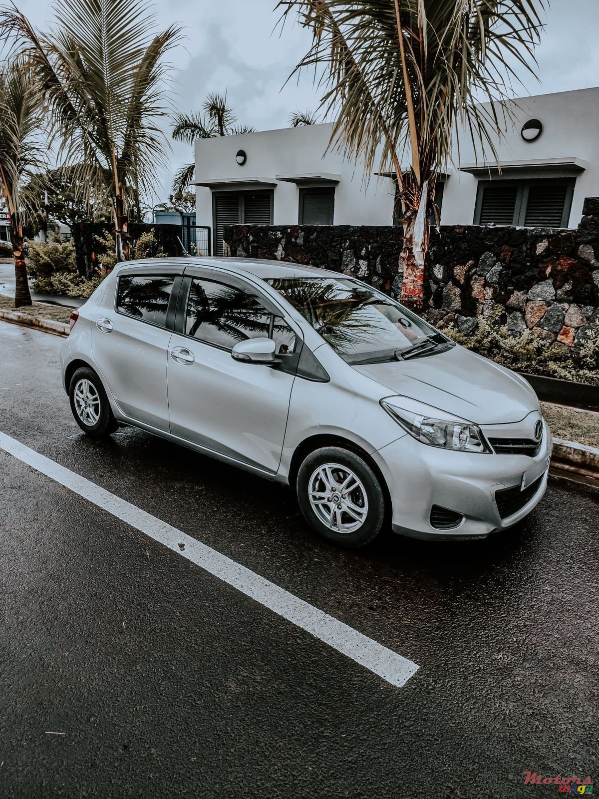 2013' Toyota Vitz photo #6