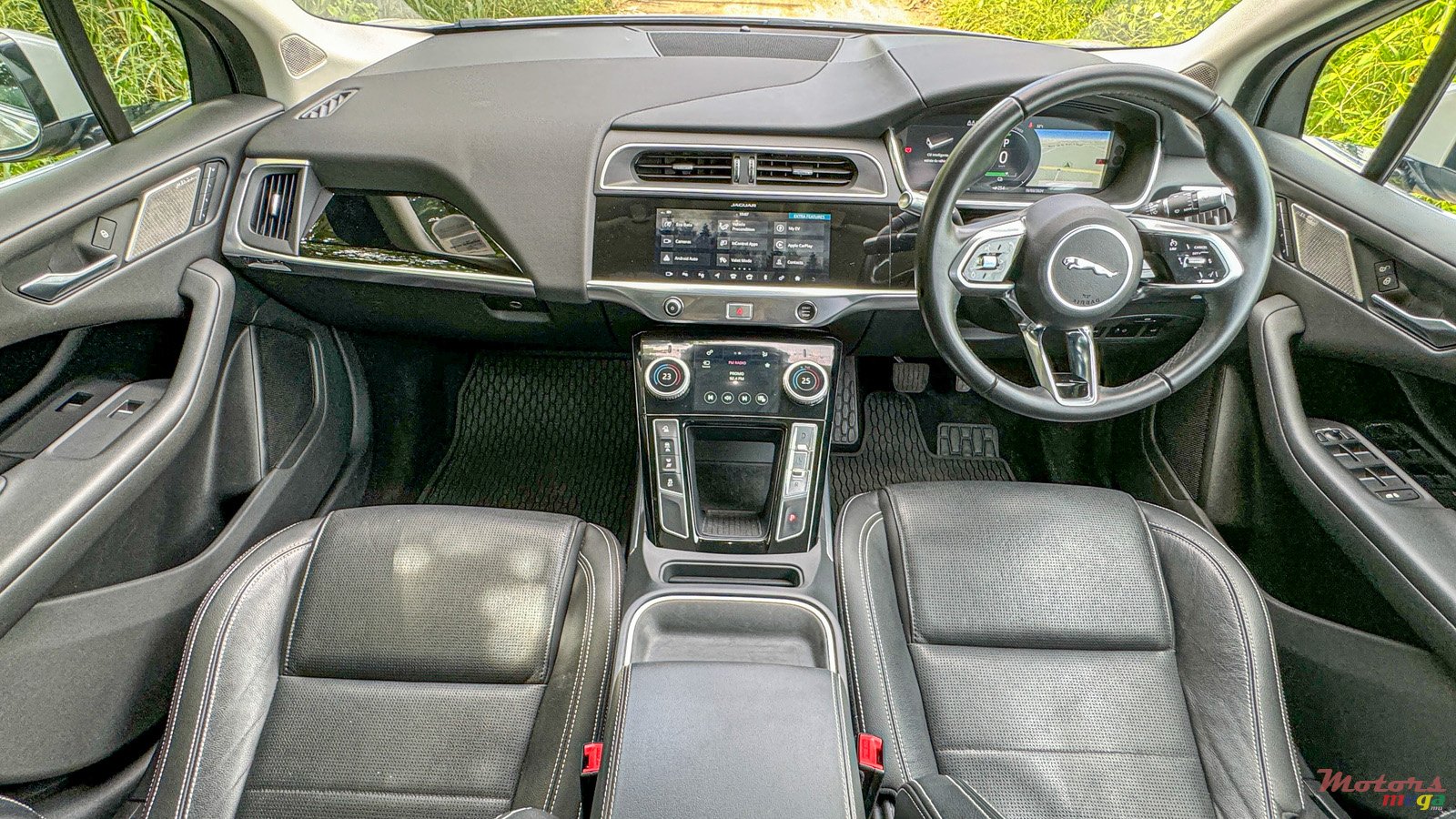 2019' Jaguar I-Pace 400 SE photo #7