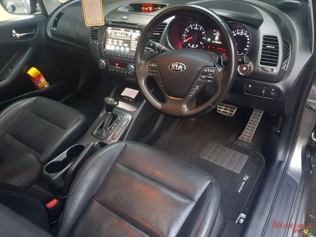 2015' Kia Forte photo #5