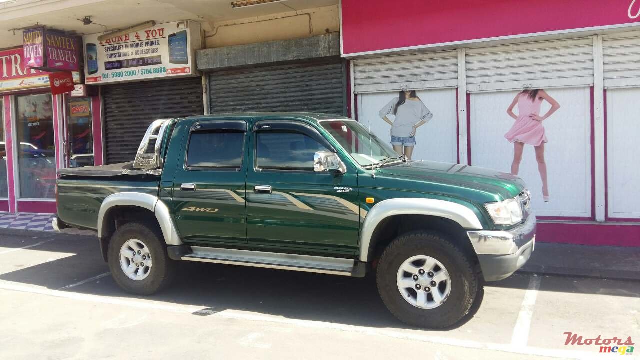 2005' Toyota Hilux photo #2