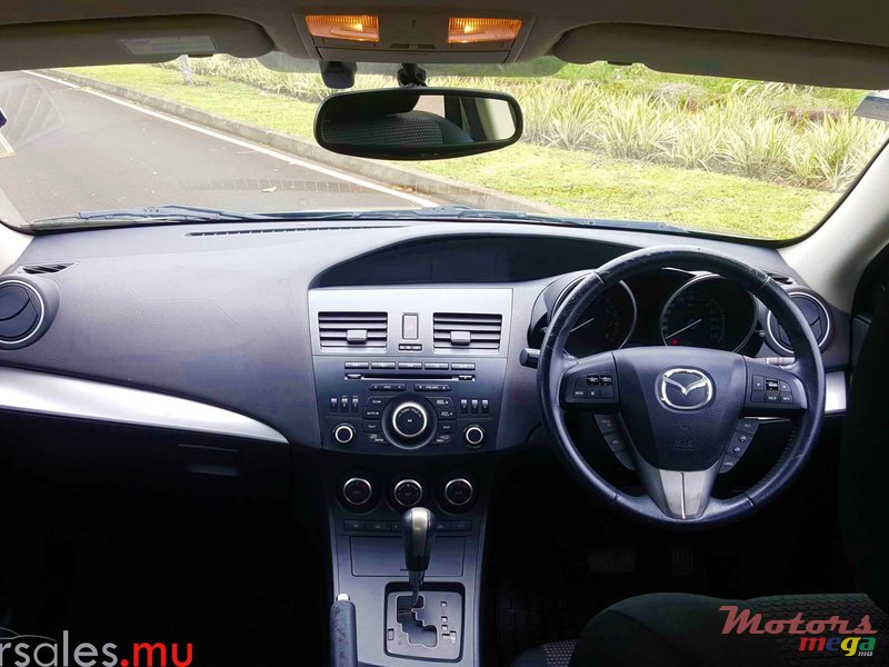2012' Mazda 3 photo #6
