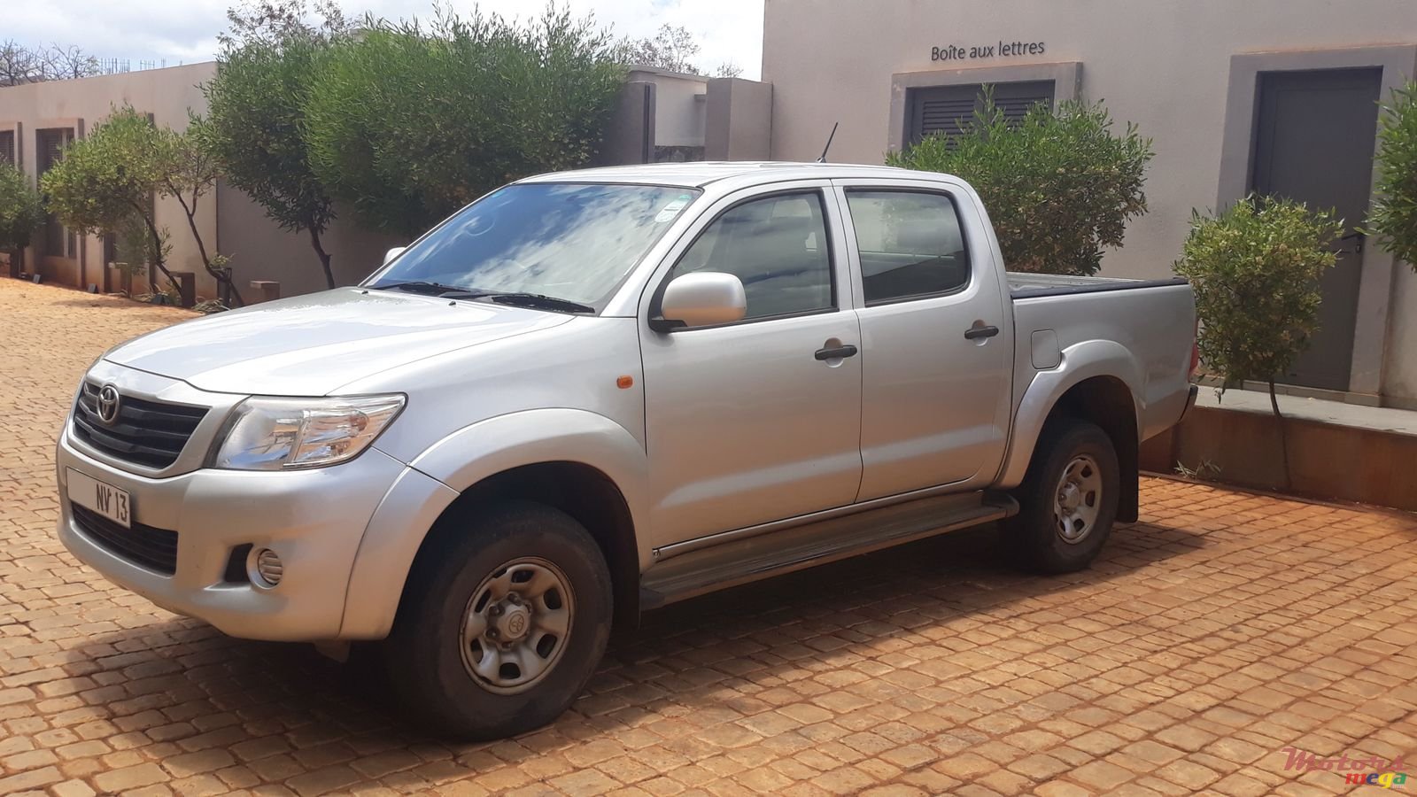 2013' Toyota Hilux 4x4 photo #4
