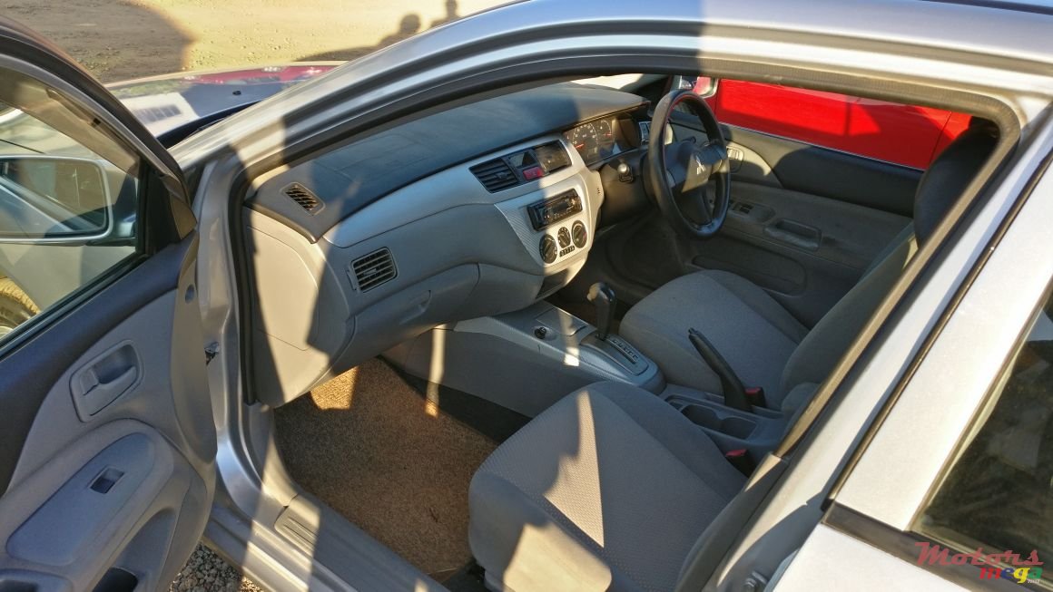 2007' Mitsubishi Lancer GLX photo #3