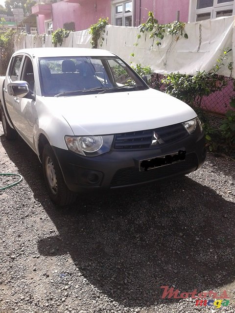 2010' Mitsubishi L 200 photo #1