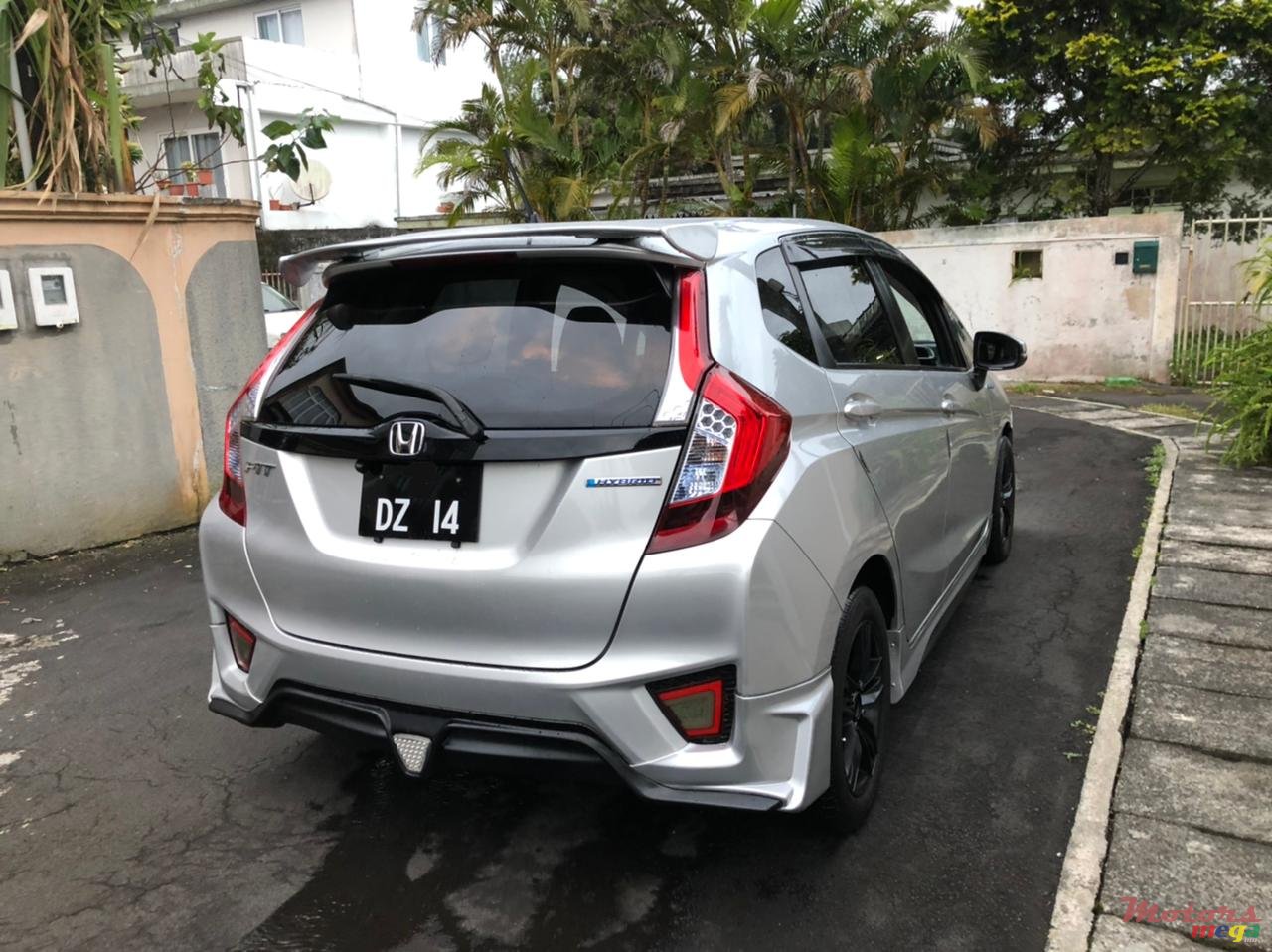 2014' Honda Fit hybrid photo #3