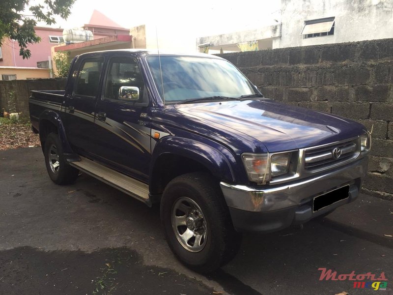 1998' Toyota Hilux photo #1