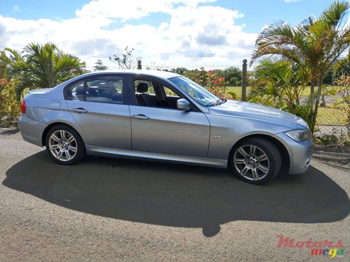 2011' BMW 3 Series photo #1