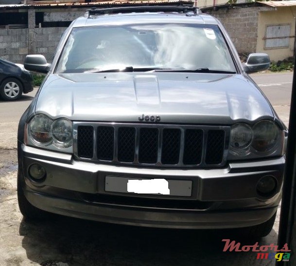 2007' Jeep Grand Cherokee photo #2