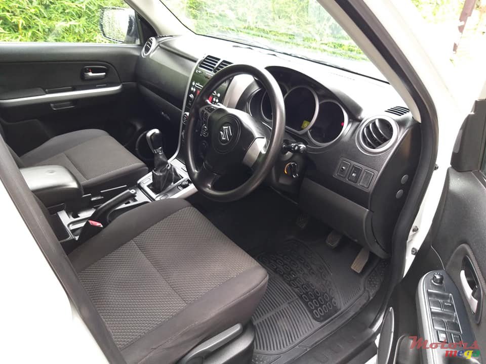 2010' Suzuki Grand Vitara 2.4L [ MANUAL ] photo #4