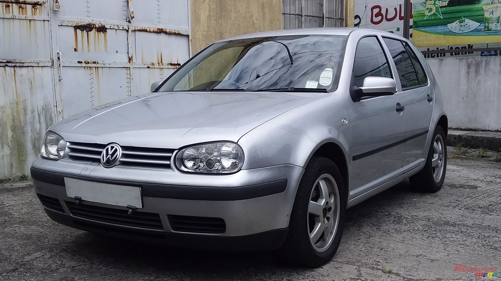 2005' Volkswagen Golf photo #1