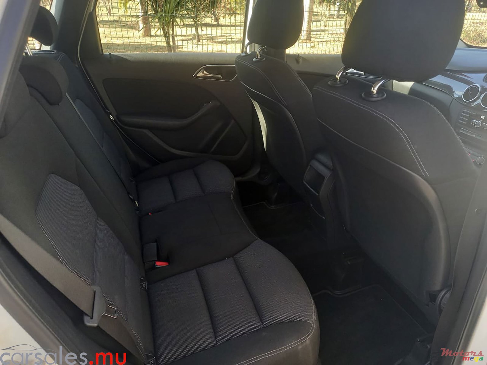 2013' Mercedes-Benz B 180 1.6 photo #6