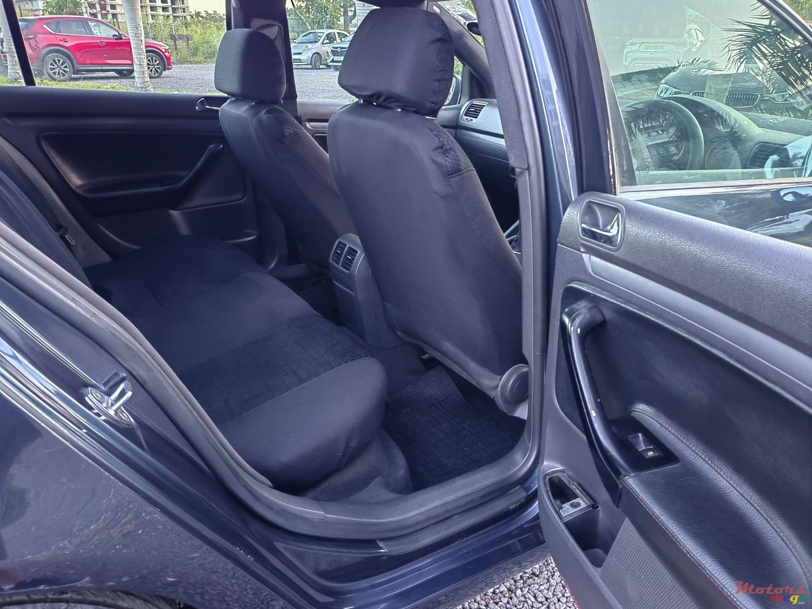 2005' Volkswagen Golf GTI photo #5