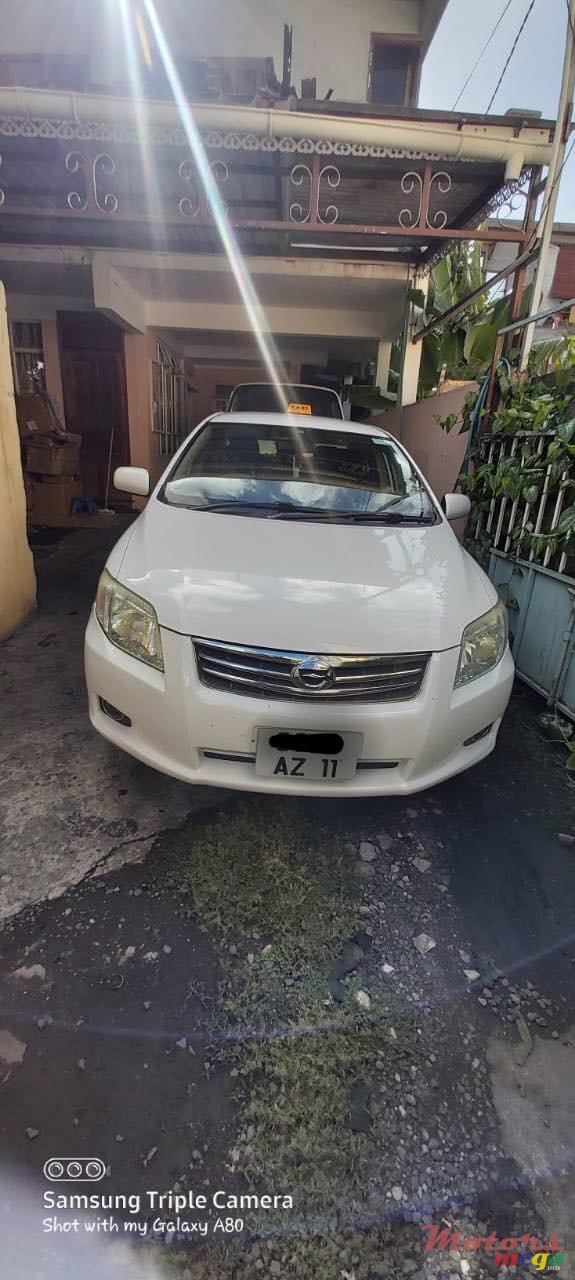 2011' Toyota photo #2