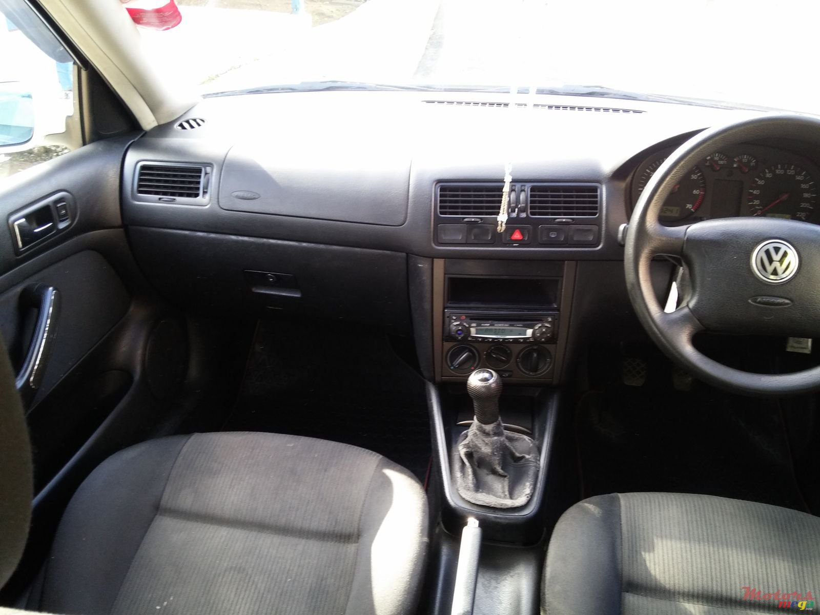 2002' Volkswagen Bora photo #2