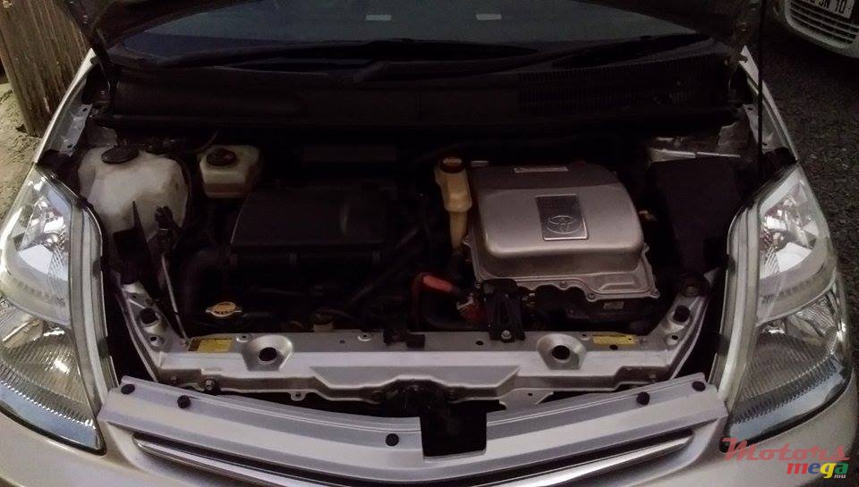 2009' Toyota Prius photo #4