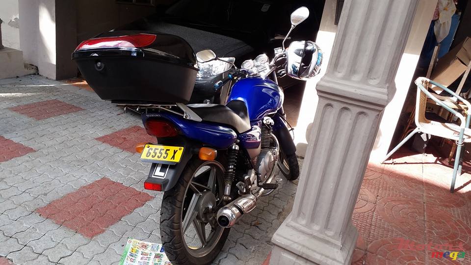 2012' Suzuki EN125-2A photo #3